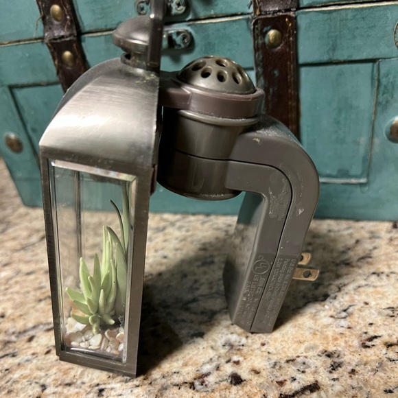 Bath & body works plug in holders - Picture 2 of 7